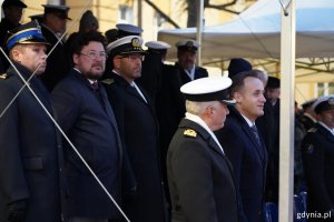 Goście uroczystości i przedstawiciele służb mundurowych