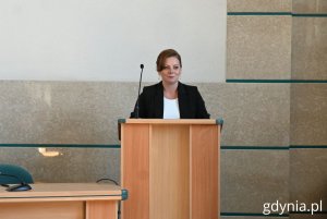 Aleksandra Kosiorek, prezydent Gdyni podczas przemówienia inaugurującego pierwsze posiedzenie Gdyńskiej Rady Dialogu Gospodarczego (fot. Magdalena Starnawska)