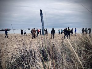 Sobotni trening komandosów Formozy z mieszkańcami na plaży Babie Doły