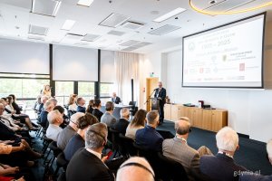 Jubileusz 90-lecia Izby Bawełny w Gdyni – przemawia Jerzy Kotwas (fot. Kamil Złoch)