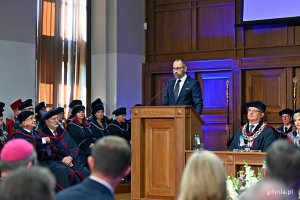 Tomasz Szturo &ndash; doradca prezydenta RP przemawiający podczas inauguracji roku akademickiego na Politechnice Gdańskiej 