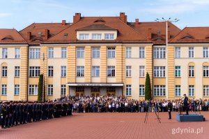 Uroczysta przysięga wojskowa podchorążych Akademii Marynarki Wojennej odbyła się na placu apelowym uczelni 