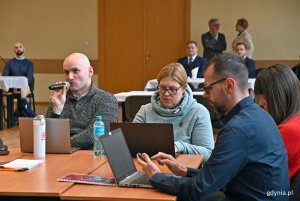 Uczestnicy warsztat&oacute;w dotyczących tworzenia Strategii Rozwoju Polskiego Sportu 2040 zgromadzeni a Auli Zygmunta Augusta Akademii Marynarki Wojennej w Gdyni