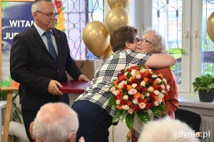 Życzenia od sąsiadów pani Krystyny Cembrzyńskiej-Piłat
