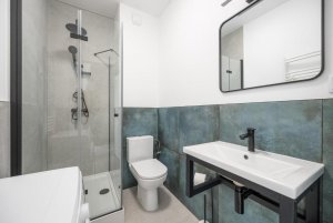 Apartament Makuszyńskiego by Homeprime, widok na łazienkę