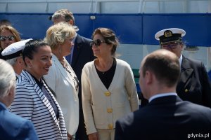 Na zdj. m.in: wnuczka Tadeusza Wendy Hanna Wenda-Uszyńska, radna miasta Teresa Bysewska, Beata Koniarska z Sejmiku Województwa Pomorskiego i dyrektor Urzędu Morskiego w Gdyni Anna Stelmaszyk-Świerczyńska