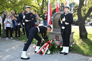  Dzień Polskiego Państwa Podziemnego – uroczystości z okazji 86. rocznicy jego utworzenia pod Pomnikiem Armii Krajowej w Gdyni (fot. Michał Puszczewicz)
