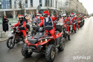 Barwny korowód mikołajowy na ulicach Gdyni. Fot. Mirosław Pieślak