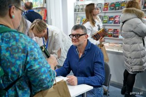 Tomasz Słomczyński podczas spotkania z czytelnikami na Targach Książki w Gdyni 