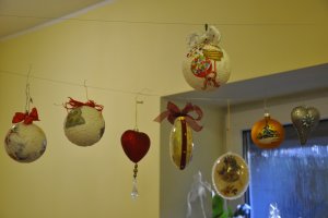 Ręcznie robione bombki // fot. Magdalena Czernek