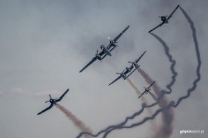 Sobotnie pokazy lotnicze nad gdyńską plażą miejską // fot. Dawid Linkowski