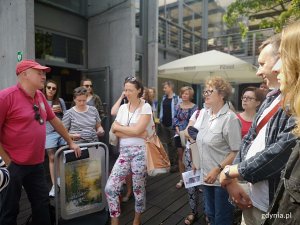 Wakacyjny spacer architektoniczny Gdyńskiego Szlaku Modernizmu // fot. Karolina Szypelt