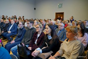 Goście uczestniczący w inauguracji wystawy w Sądzie Rejonowym w Gdyni