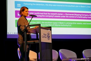  Katarzyna Gruszecka-Spychała – wiceprezes Zarządu Morskiego Portu Gdynia ds. finansów i zarządzania aktywami przemawiająca podczas Baltic Ports for Climate Conference 2025 