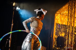 Akrobatyczny Teatr Tańca Mira-Art. Gdyńskie mikołajki w muszli koncertowej na placu Grunwaldzkim (fot. Kamil Złoch)