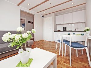 Apartamenty Gdynia - ul. Brodnicka, salon z aneksem kuchennym 