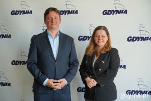 Na zdjęciu (od lewej): pełnomocnik ds. rad dzielnic Paweł Korycki i prezydent Gdyni Aleksandra Kosiorek (fot. Natalia Kawalerowicz)
