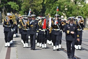 Ostatnie opuszczenie bandery na okręcie podwodnym ORP Sokół // fot. Lechosław Dzierżak