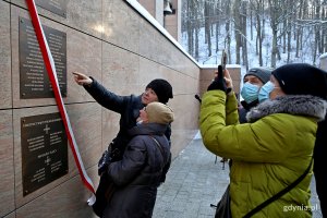 Pod ogólną inskrypcją „Walczyli o Niepodległość, budowali Gdynię, spoczywają na tym cmentarzu” wymieniono nazwiska 42 powstańców wielkopolskich, 8 uczestników wojny polsko-bolszewickiej i 7 powstańców śląskich//fot. Przemysław Kozłowski