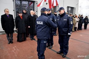 Uroczyste otwarcie nowego komisariatu Policji w Gdyni. Na zdjęciu z przodu: nadinsp. Jarosław Rzymkowski, Komendant Wojewódzki Policji w Gdańsku; w drugim planie: Wojciech Szczurek, prezydent Gdyni, abp Sławoj Leszek Głódź, Metropolita Gdański, Dariusz Drelich, wojewoda pomorski // fot. Paweł Kukla