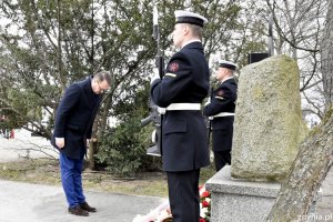 W imieniu władz Gdyni kwiaty złożył Wiceprezydent Marek Łucyk