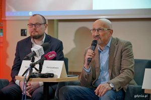 Mariusz Bzdęga &ndash; dyrektor zarządzający ds. kultury i aktywności mieszkańc&oacute;w Urzędu Miasta Gdyni i Piotr Łyszkiewicz &ndash; dyrektor Energa Ladies&rsquo; Jazz Festivalu podczas briefingu zapowiadającego 22. edycję wydarzenia