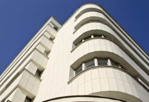 Gdyński Szlak Modernizmu, widok modernistycznego budynku z zewnątrz