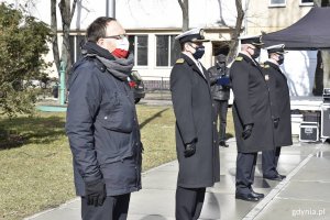 Przedstawiciele miasta oraz Marynarki Wojennej RP podczas obchodów 22. rocznicy przystąpienia Polski do NATO. // fot. Magdalena Czernek