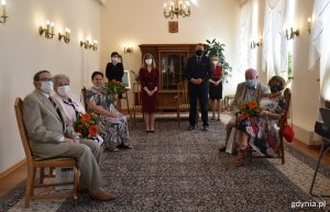 Przyznanie medali jubilatom w Urzędzie Stanu Cywilnego, fot. Dawid Kowalski