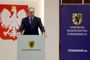 Wystąpienie przy mównicy Mieczysława Struka, marszałka województwa pomorskiego