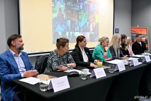 W konferencji prasowej zapowiadającej 51. Festiwal Polskich Film&oacute;w Fabularnych, kt&oacute;ra odbyła się w Hotelu Mercure, udział wzięli (od lewej): Piotr Gorzeński &ndash; prezes Zarządu Morskiego Portu Gdynia, Beata Jaworowska &ndash; zastępca dyrektora Departamentu Kultury Urzędu Marszałkowskiego Wojew&oacute;dztwa Pomorskiego, prezydent Gdyni Aleksandra Kosiorek, Agata Kozierańska-Burda &ndash; dyrektorka Festiwalu Polskich Film&oacute;w Fabularnych, Joanna Łapińska &ndash; dyrektorka artystyczna Festiwalu Polskich Film&oacute;w Fabularnych, Magdalena Marszałkowska &ndash; dyrektor Departamentu Marketingu sp&oacute;łki Energa oraz Norbert Miętki &ndash; kierownik marketingu Invest Komfortu 