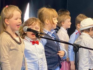 Dzieci z Młodzieżowego Domu Kultury na scenie