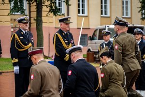Uroczystość promocji na stopnie oficerskie dla absolwentów kursów oficerskich na Akademii Marynarki Wojennej w Gdyni (fot. Kamil Złoch)