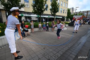 27 czerwca odbyło się pierwsze spotkanie z cyklu „Chodźcie na plac Kaszubski” skierowane do dzieci, młodzieży i dorosłych // fot. Michał Puszczewicz