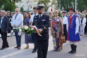 Kwiaty składane w imieniu środowisk kaszubskich (fot. Karolina Szypelt)