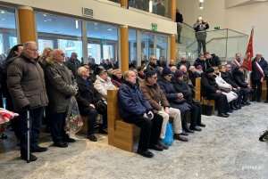 Bliscy, mieszkańcy i przedstawiciele władz samorządowych pożegnali Ryszarda Wolińskiego (fot. Magdalena Starnawska)