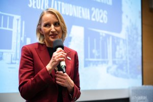 Dyrektor PUP w Gdyni Jolanta Kluze. Spotkanie pracownik&oacute;w Powiatowego Urzędu Pracy w Gdyni z okazji Dnia Pracownika Publicznych Służb Zatrudnienia (fot. Kamil Złoch)