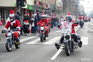 Akcja "Mikołaje na motocyklach" na ulicach Gdyni // fot. Michał Puszczewicz