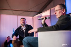 Andrzej Poczobut &ndash; dziennikarz i działacz Związku Polak&oacute;w na Białorusi i Tadeusz Szemiot &ndash; przewodniczący Rady Miasta Gdyni podczas debaty &bdquo;Wolność to najjaśniejsza z gwiazd&rdquo;, kt&oacute;ra odbyła się w strefie NGO na Open'er Festivalu 