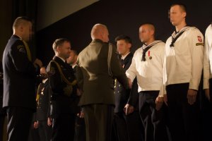 W trakcie uroczystości żołnierzom przyznano medale i wyróżnienia, fot, Łukasz Zacharczuk 