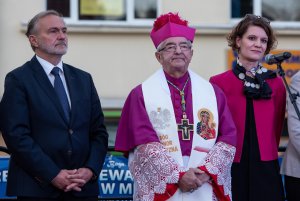 W obchodach Dnia Papieskiego uczestniczyli: prezydent Wojciech Szczurek i wiceprezydent Katarzyna Gruszecka-Spychała // fot. Dawid Linkowski