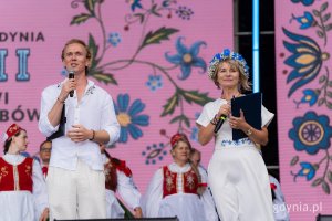Prowadzący otwarcie Michał Bronk i Aleksandra Perz
