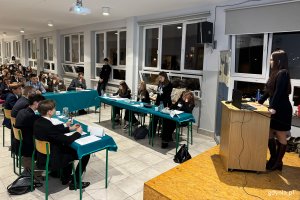 Gdyńskie Mistrzostwa Debat Oksfordzkich o Puchar Kopernika 2025 w XIV LO, na zdjęciu (fot. Katarzyna Balcerzak)