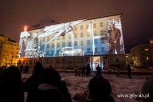 Mapping 3D na fasadzie Urzędu Miasta Gdyni - &bdquo;Zaczęło się od morza. Baśniowa opowieść o Gdyni&rdquo; (fot. Paweł Budziński)