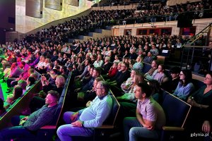 Koncert „Sekrety Zimowego Wiatru” w wykonaniu młodzieży z gdyńskiego MDK-u na scenie Teatru Muzycznego w Gdyni (fot. Katarzyna Balcerzak)