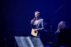 Konferansjer Krzysztof Dąbrowski na Gdynia Classica Nova