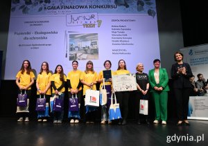 1 miejsce w kategorii „Junior Biznes Teen”: III Liceum Ogólnokształcące. Projekt: Papierniki – ekolegowiska dla schroniska