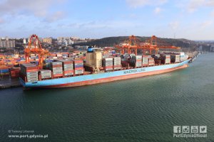 Największy kontenerowiec w historii Gdyni // fot. Tadeusz Urbaniak / www.port.gdynia.pl