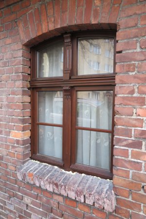 Renowacja okien w domu Bieszków przy ul. św. Mikołaja 9. Fot. Biuro Miejskiego Konserwatora Zabytków