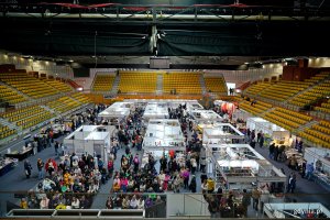 Stoiska i uczestnicy Targ&oacute;w Książki w Polsat Plus Arenie Gdynia 